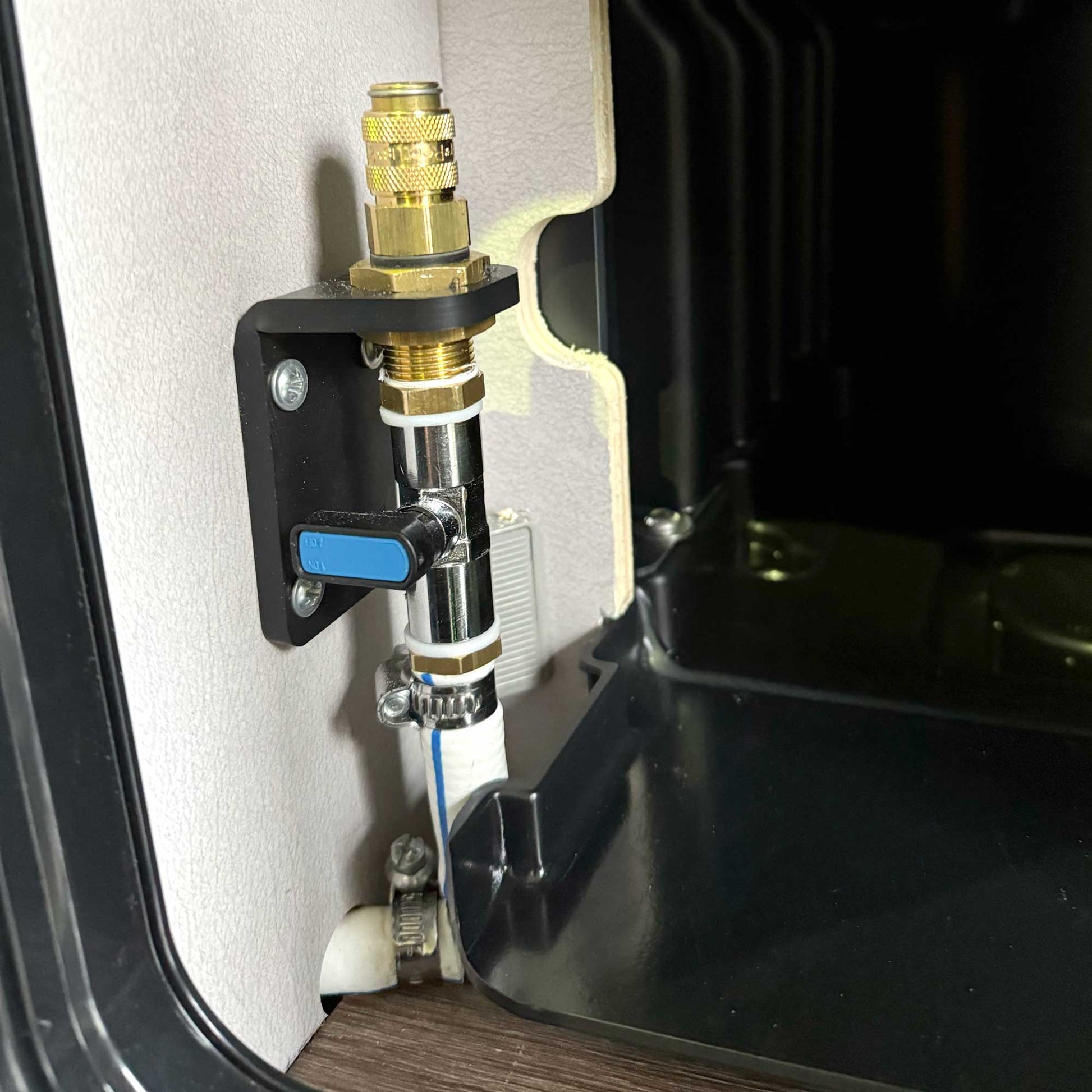 Perfect Van Aussendusche für Wohnmobil mit Absperrrhahn