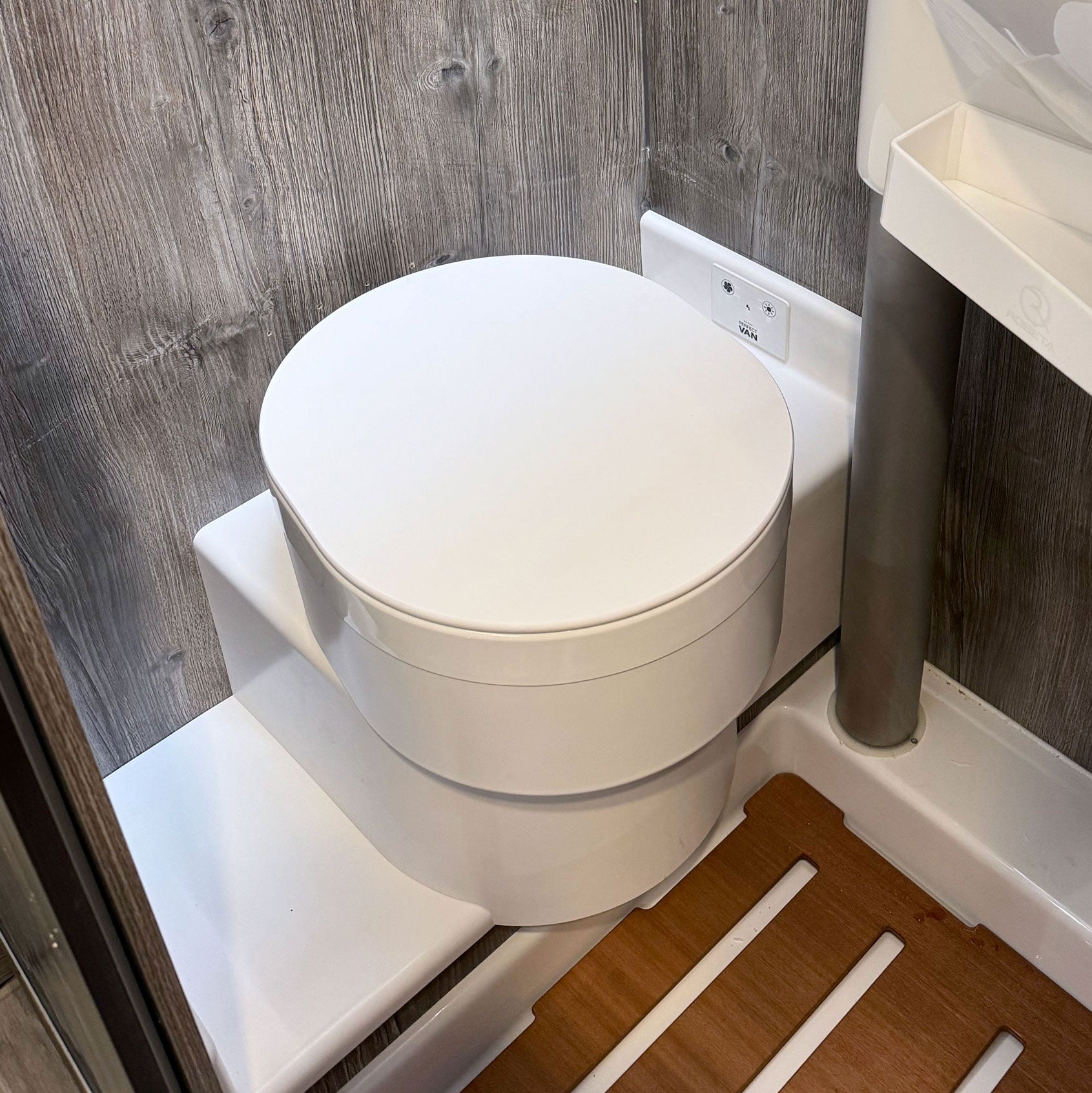 Perfect Van Trenntoilette Trockentrenntoilette Banktoilette weiß
