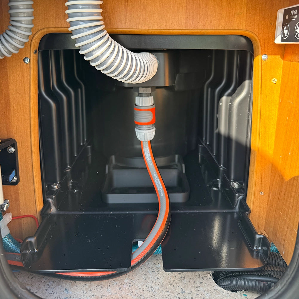 Perfect Van Urinrinne mit Schwarzwasseranschluss