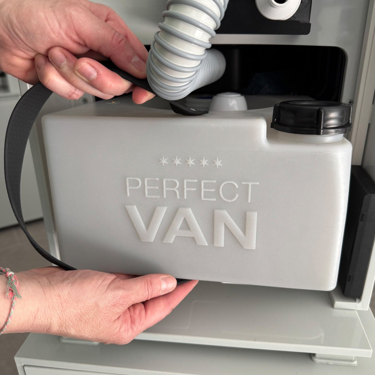 Perfect Van Urintank 2025 in grau für Trenntoiletten
