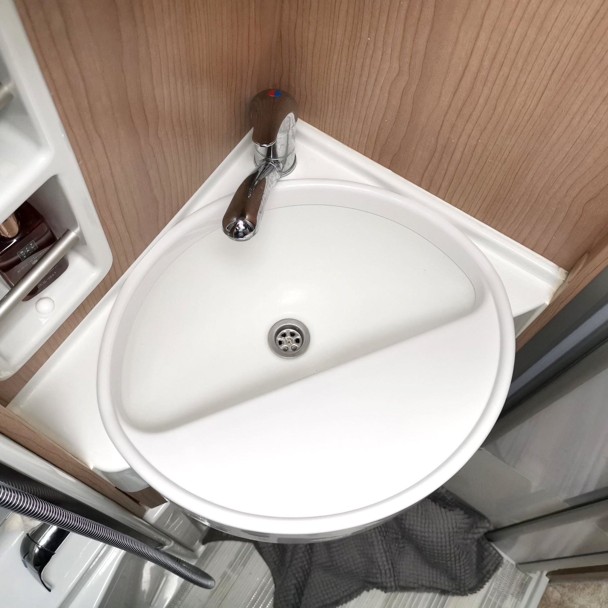 Perfect Van Waschbeckenerweiterung für Malibu Vans