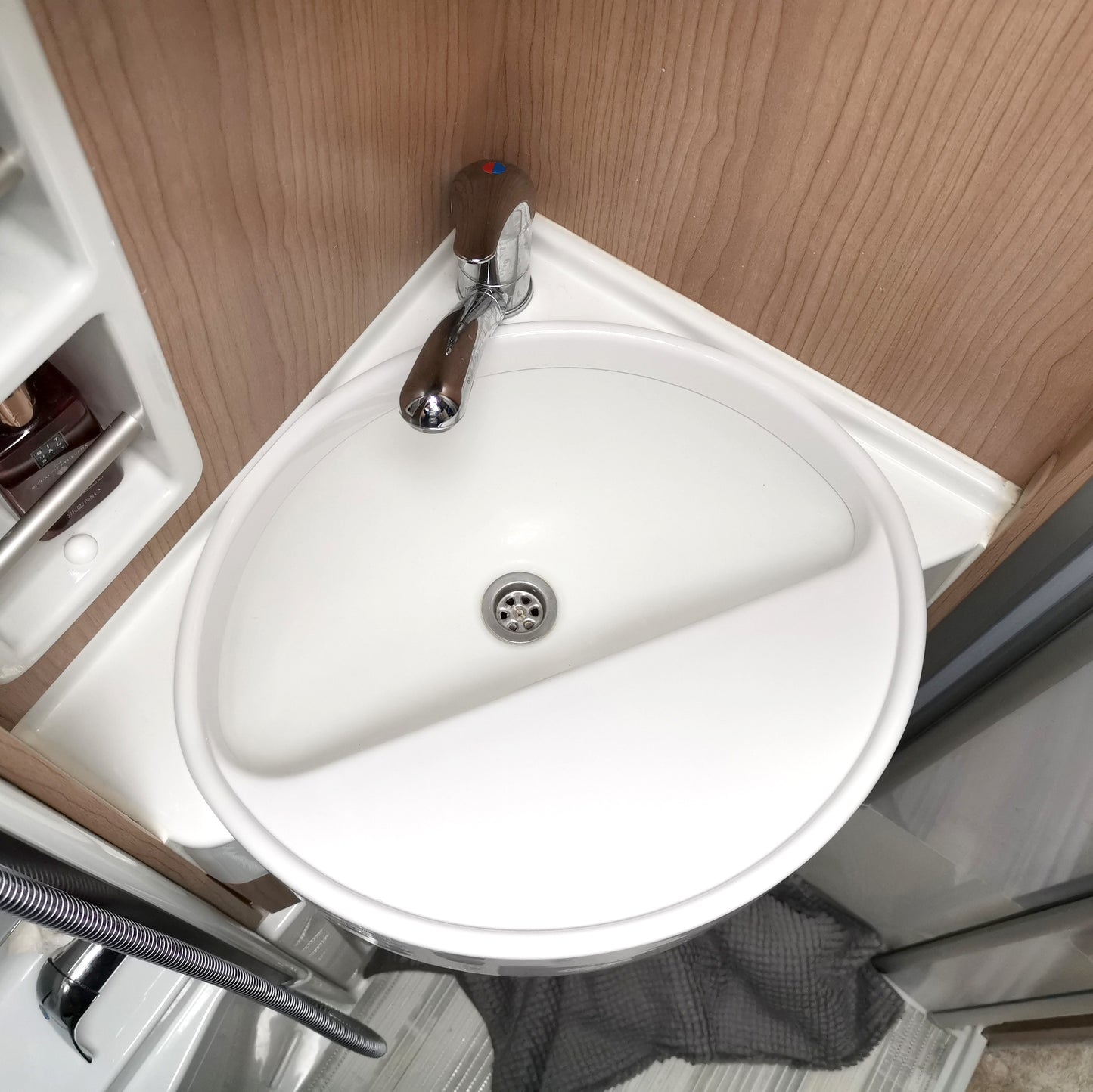 Top washbasin for Malibu Vans